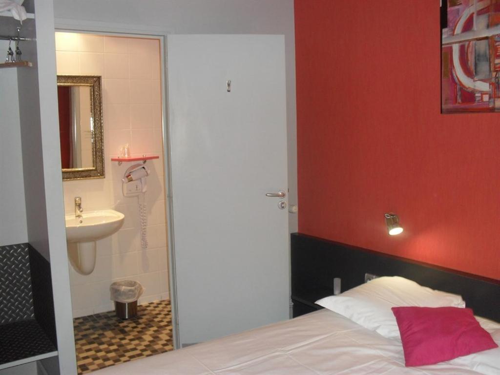 Hotel Latino Reims Centre Room photo